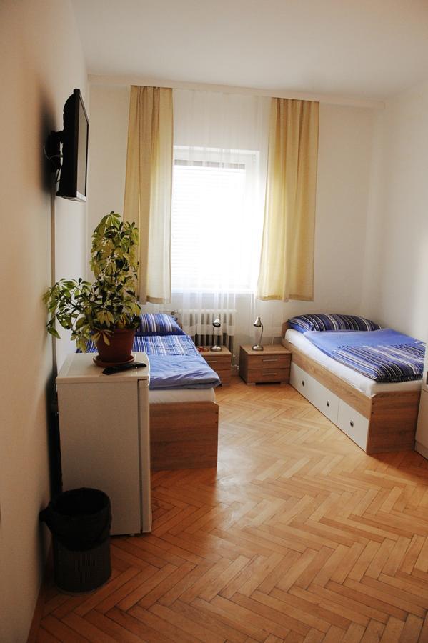 Montagehotel Bed & Steel Линц Екстериор снимка