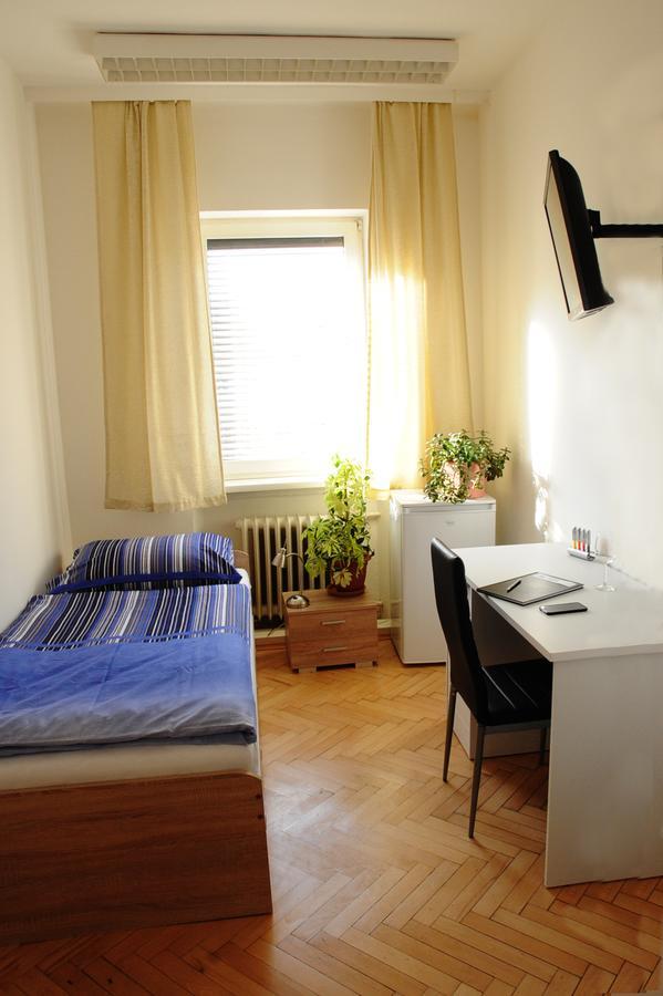 Montagehotel Bed & Steel Линц Екстериор снимка