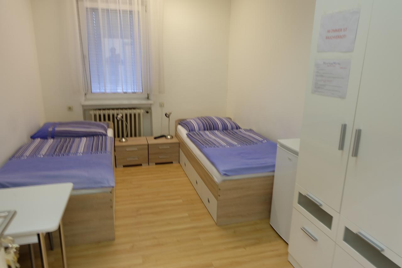Montagehotel Bed & Steel Линц Екстериор снимка