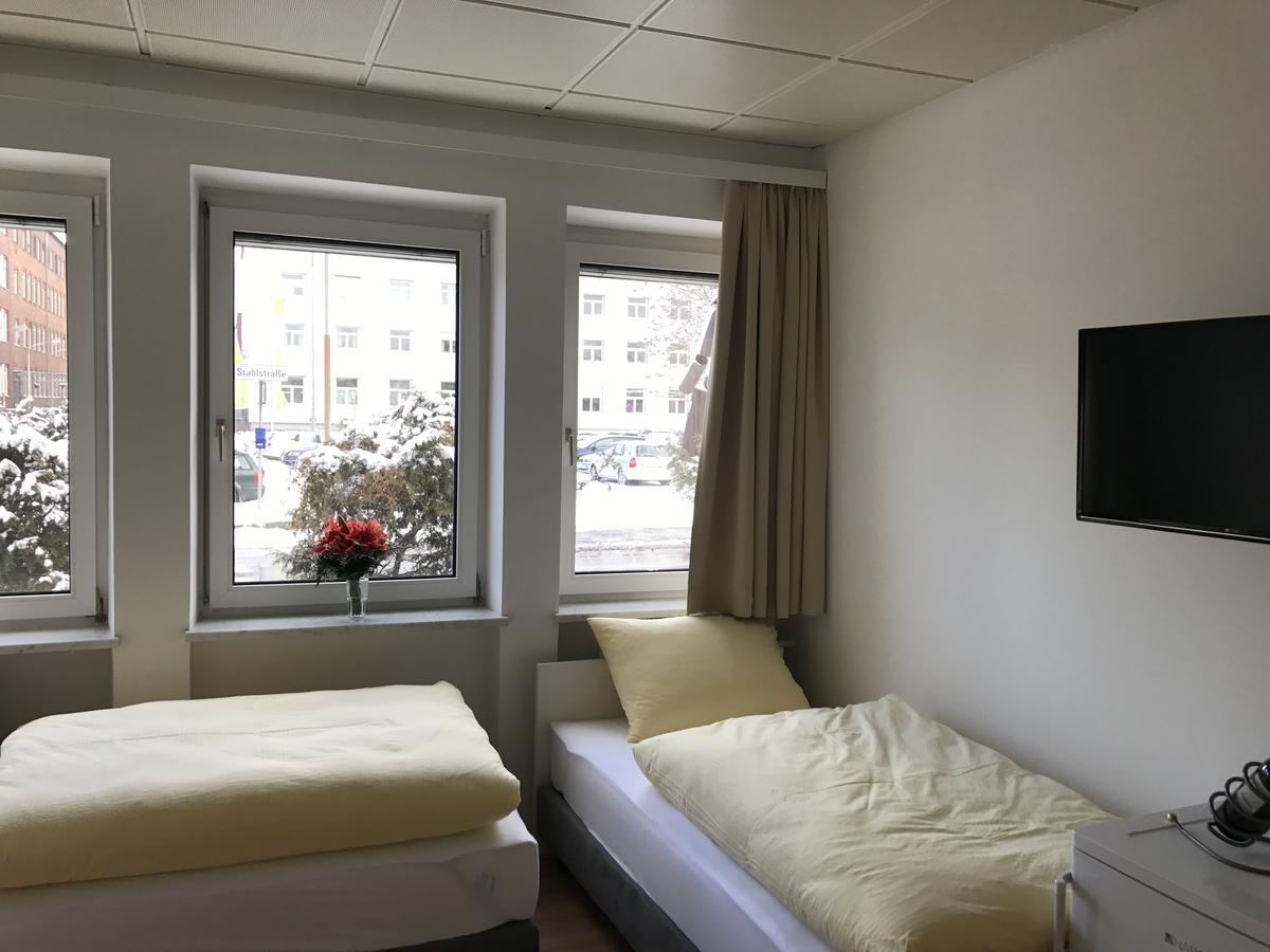 Montagehotel Bed & Steel Линц Екстериор снимка